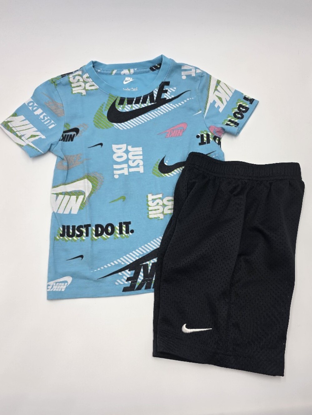 Nike boys' logo tee and mesh shorts size 6